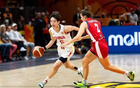 一场74-70让中国女篮逃过一劫！全队狂欢庆祝，锁定小组前三